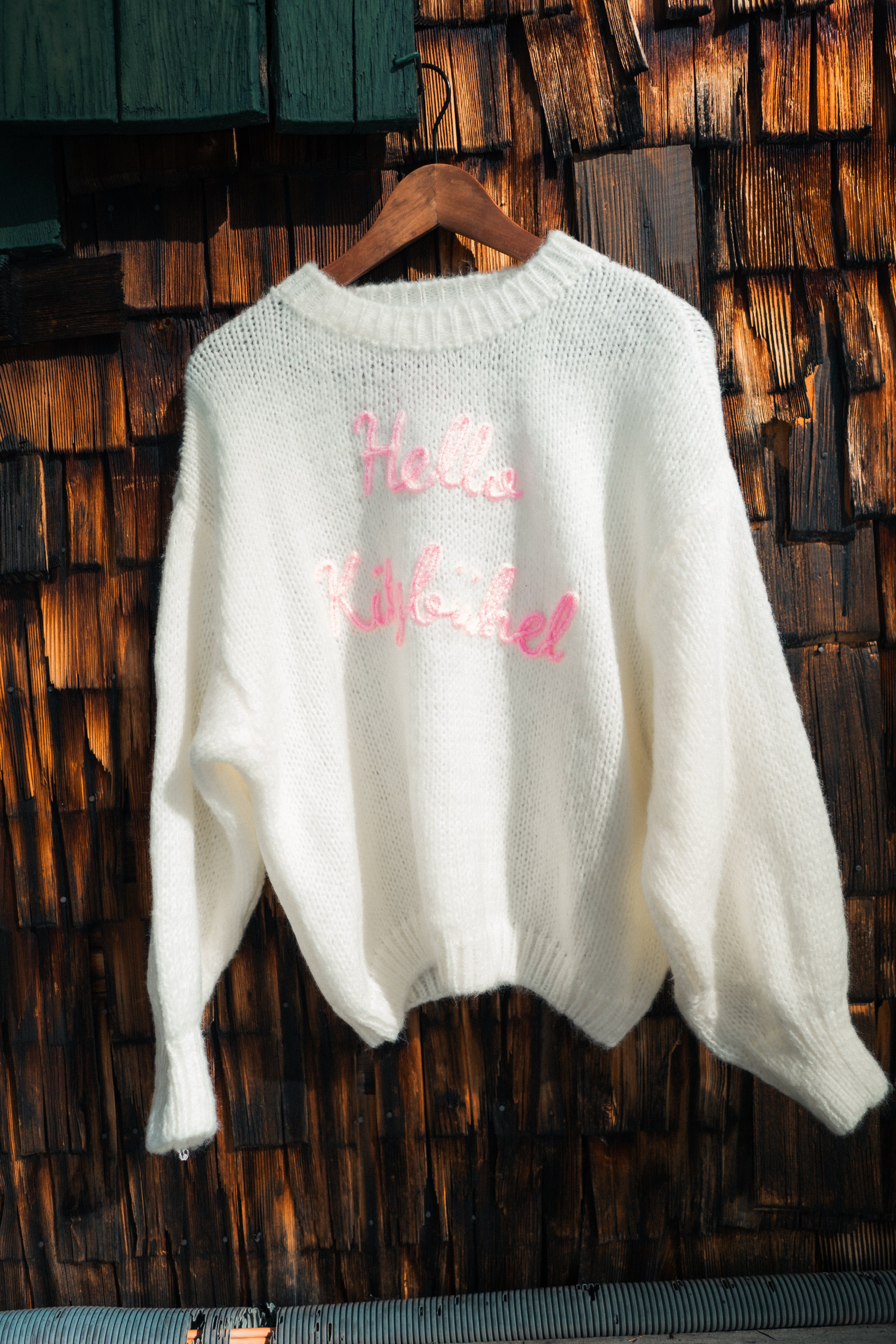 The Pearl — Ebony Snow Pink Font