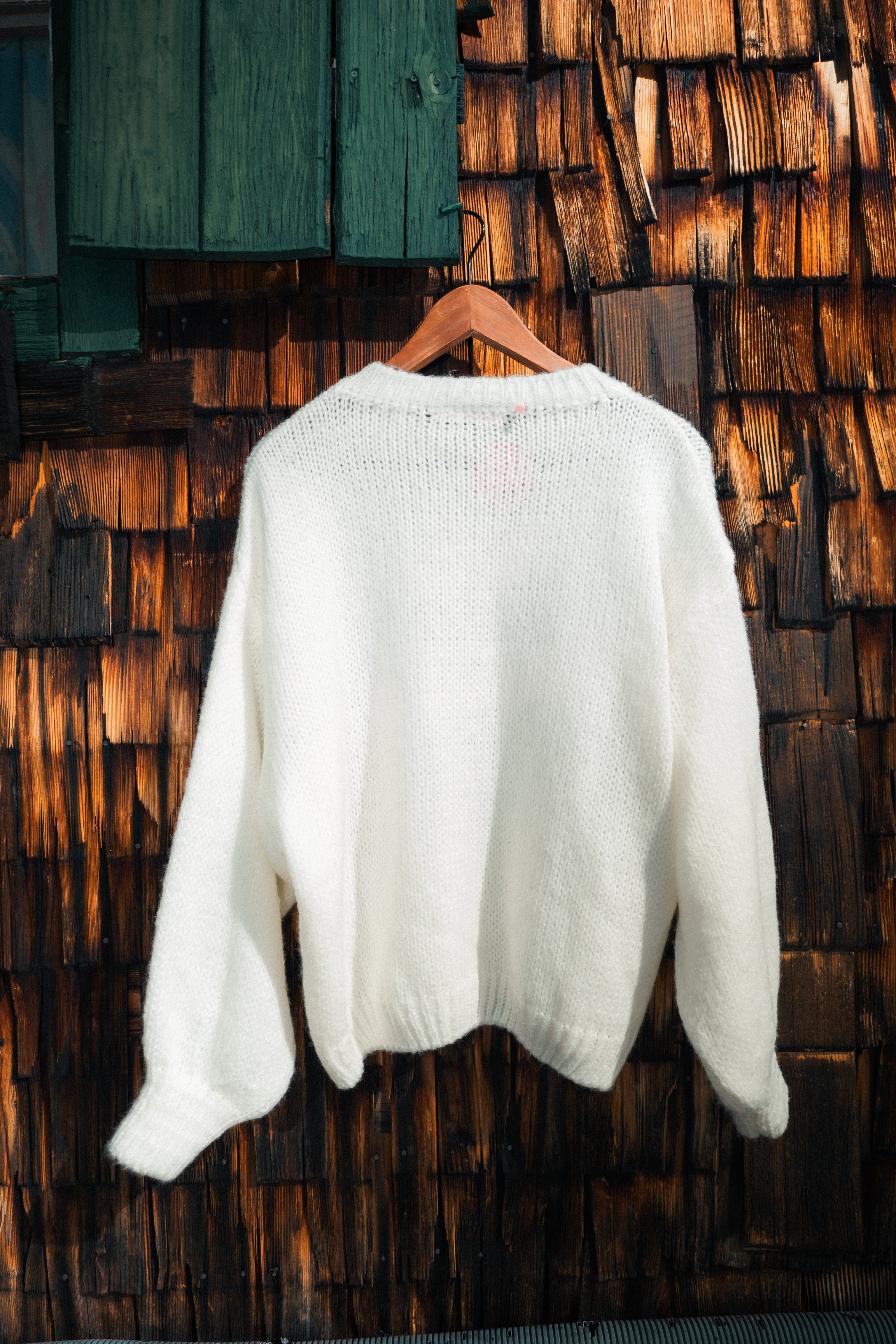 The Pearl — Ebony Snow Pink Font